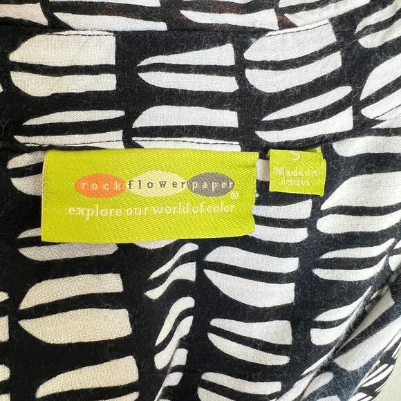 Rock Flower Paper 3/4 Sleeve V-neck Tunic Top Women's S Relaxed All Over Print - Picture 6 of 7